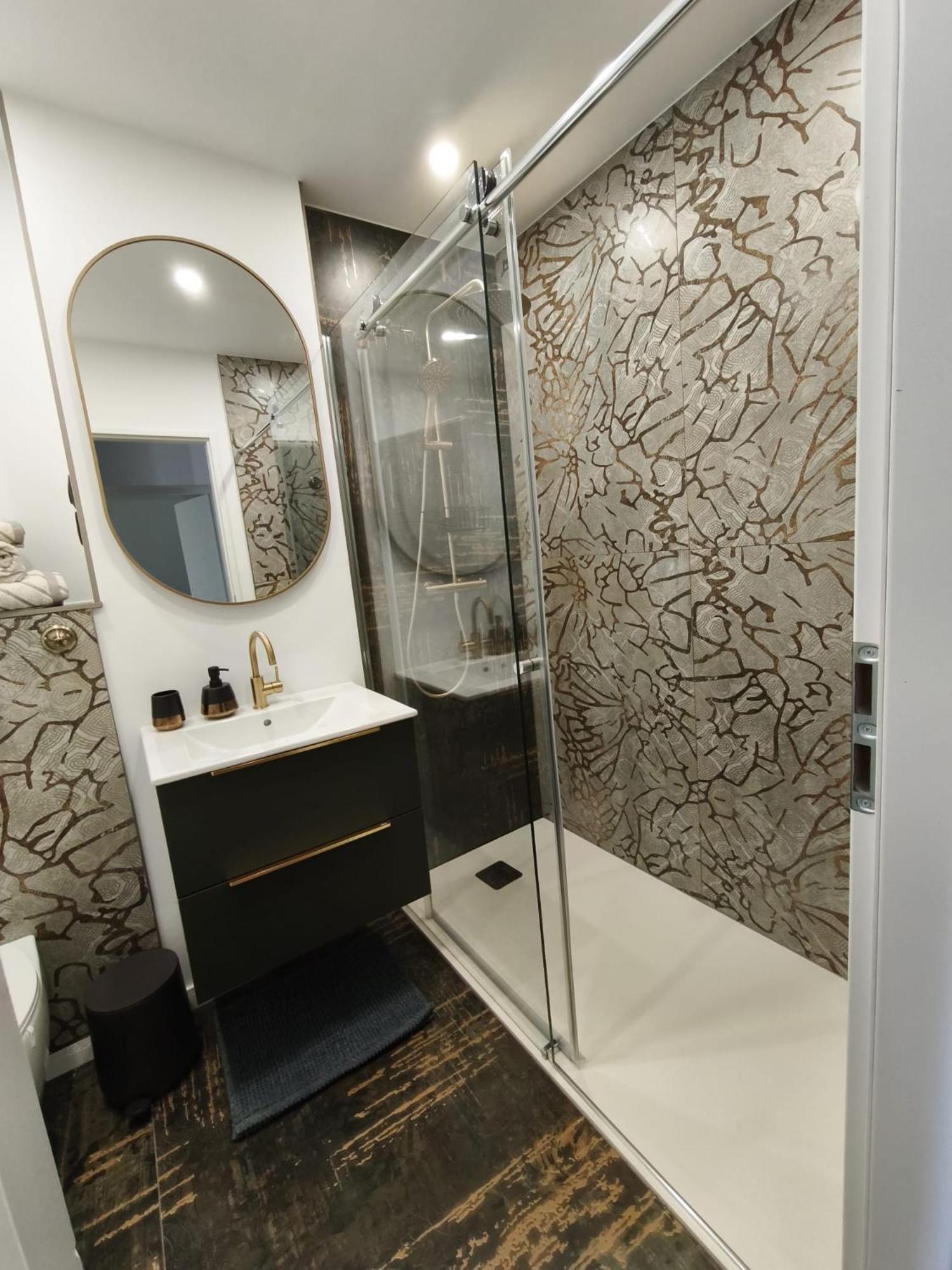 Studio Lux, Elegant & Confortabil براشوف المظهر الخارجي الصورة